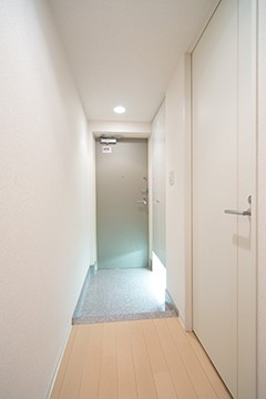 ※写真は同タイプ住戸です。(玄関)