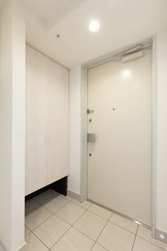※写真は同タイプ住戸です。(玄関)