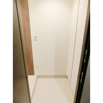 ※写真は同タイプ住戸です。(玄関)