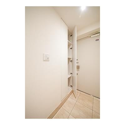 ※写真は同タイプ住戸です。(玄関)