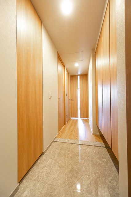 ※写真は同タイプ住戸です。(玄関)