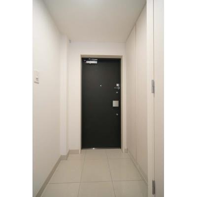 ※写真は同タイプ住戸です。(玄関)