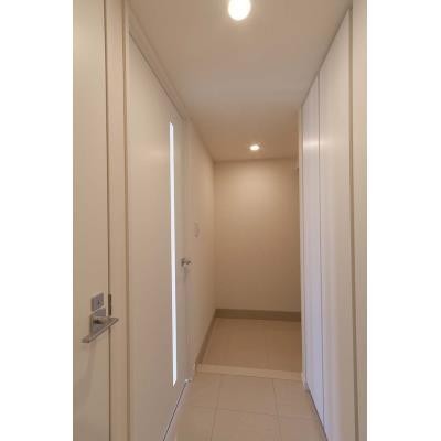 ※写真は同タイプ住戸です。(玄関)