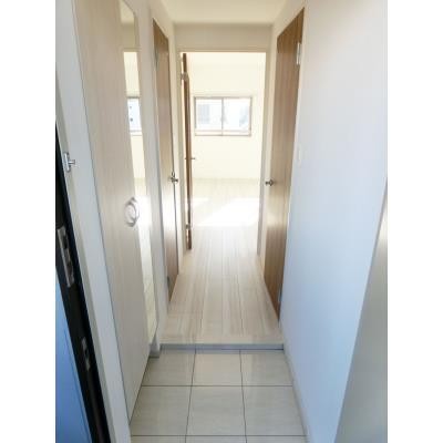 ※写真は同タイプ住戸です。(玄関)
