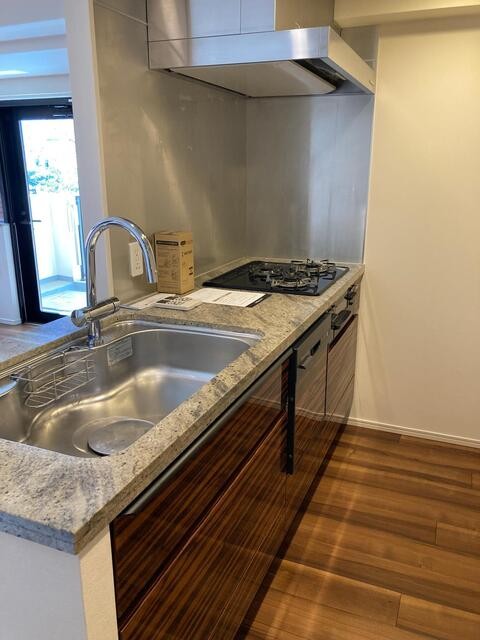 ※写真は同タイプ住戸です。(キッチン)