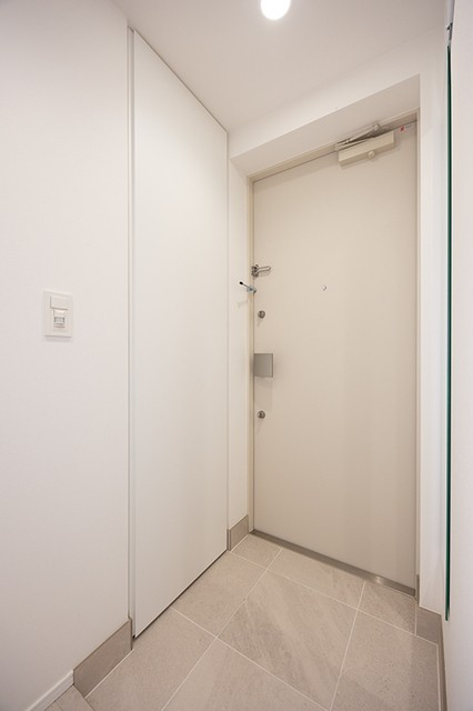 ※写真は同タイプ住戸です。(玄関)