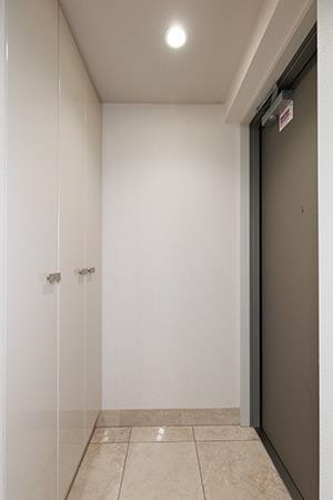※写真は同タイプ住戸です。(玄関)
