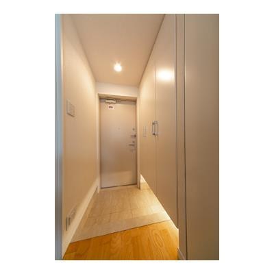 ※写真は同タイプ住戸です。(玄関)