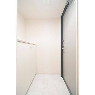 ※写真は同タイプ住戸です。(玄関)