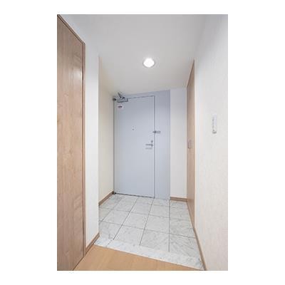 ※写真は同タイプ住戸です。(玄関)
