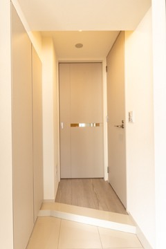 ※写真は同タイプ住戸です。(玄関)