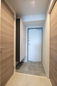 ※写真は同タイプ住戸です。(玄関)