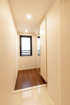 ※写真は同タイプ住戸です。(玄関)