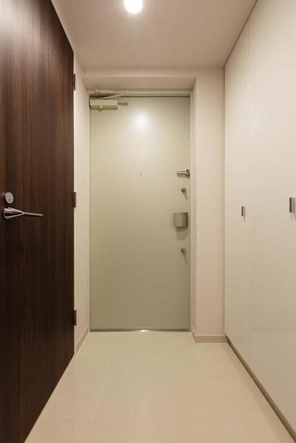 ※写真は同タイプ住戸です。(玄関)