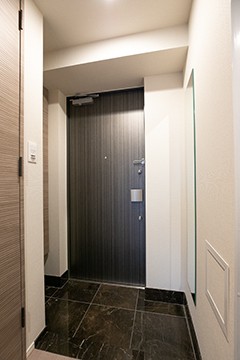 ※写真は同タイプ住戸です。(玄関)