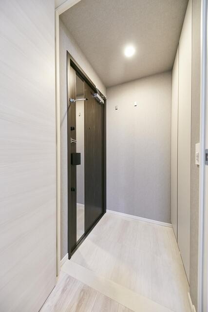 ※写真は同タイプ住戸です。(玄関)