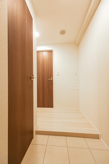 ※写真は同タイプ住戸です。(玄関)