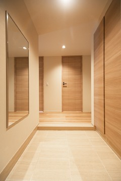 ※写真は同タイプ住戸です。(玄関)