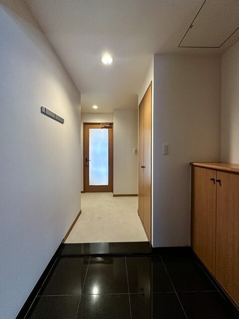 ※写真は同タイプ住戸です。(玄関)