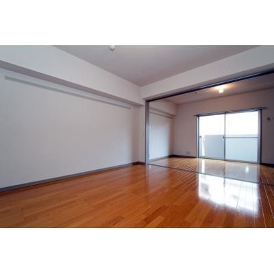 ※写真は同タイプ住戸です。(居間)