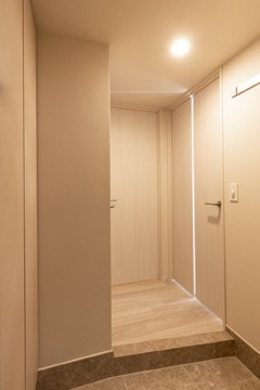 ※写真は同タイプ住戸です。(玄関)