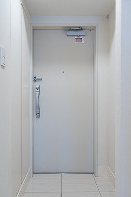 ※写真は同タイプ住戸です。(玄関)