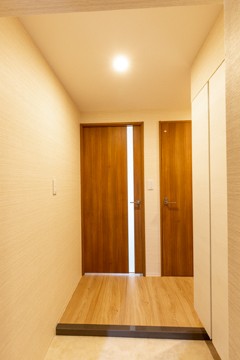 ※写真は同タイプ住戸です。(玄関)