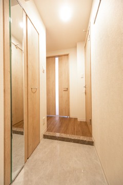 ※写真は同タイプ住戸です。(玄関)