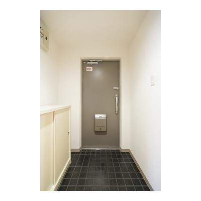 ※写真は同タイプ住戸です。(玄関)