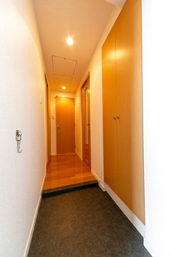 ※写真は同タイプ住戸です。(玄関)