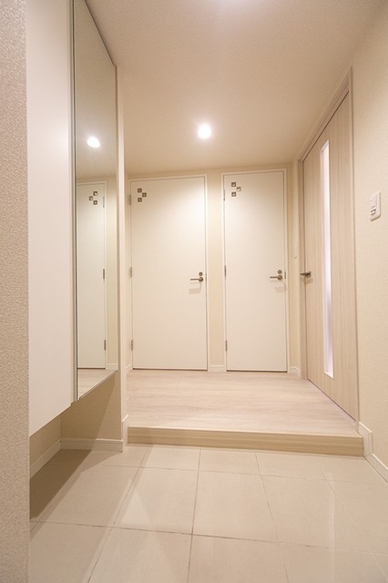 ※写真は同タイプ住戸です。(玄関)