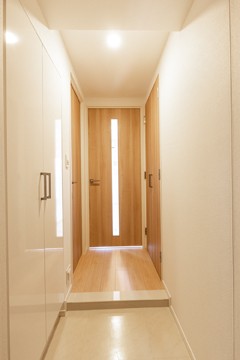 ※写真は同タイプ住戸です。(玄関)