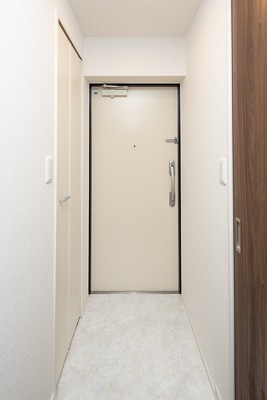※写真は同タイプ住戸です。(玄関)