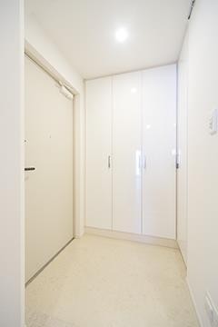 ※写真は同タイプ住戸です。(玄関)