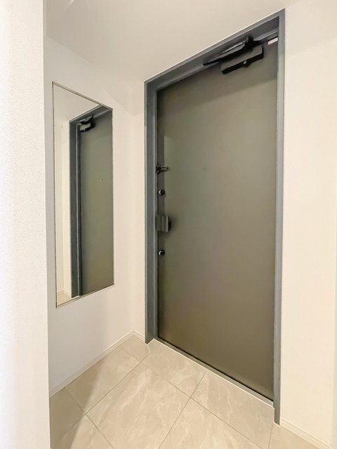 ※写真は同タイプ住戸です。(玄関)
