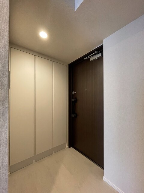 ※写真は同タイプ住戸です。(玄関)