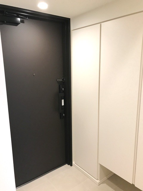 ※写真は同タイプ住戸です。(玄関)