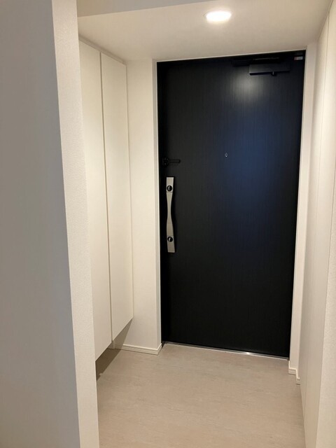 ※写真は同タイプ住戸です。(玄関)