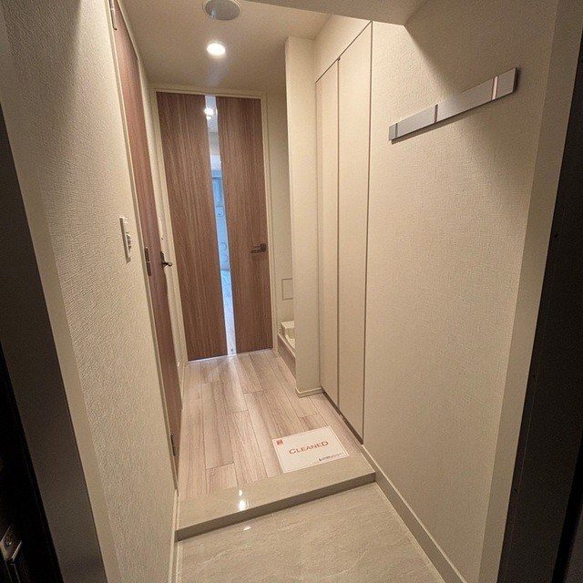 ※写真は同タイプ住戸です。(玄関)