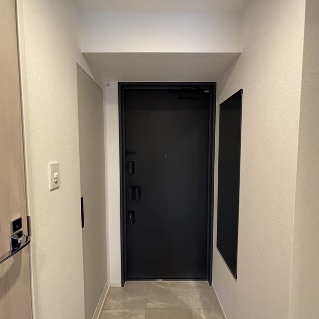 ※写真は同タイプ住戸です。(玄関)