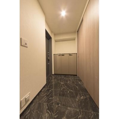 ※写真は同タイプ住戸です。(玄関)