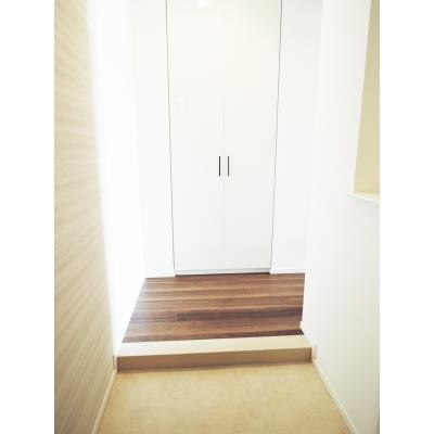 ※写真は同タイプ住戸です。(玄関)