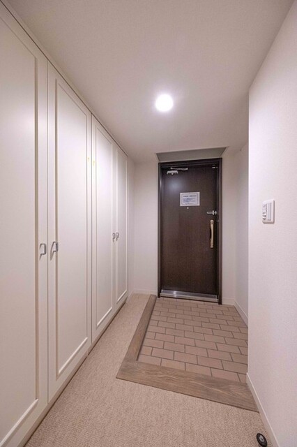 ※写真は同タイプ住戸です。(玄関)