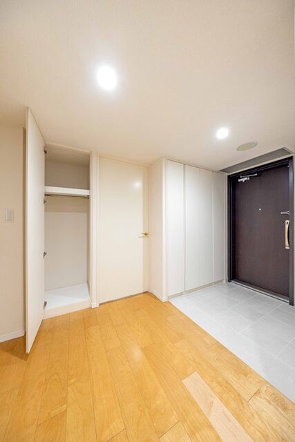 ※写真は同タイプ住戸です。(玄関)