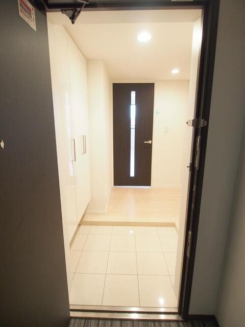 ※写真は同タイプ住戸です。(玄関)