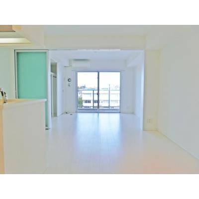 ※写真は同タイプ住戸です。(居間)
