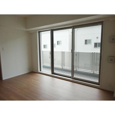 ※写真は同タイプ住戸です。(居間)