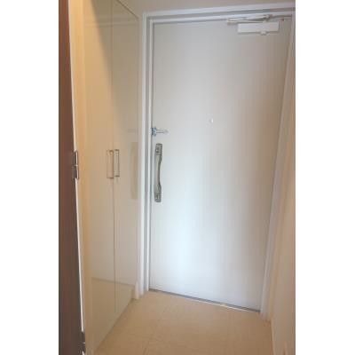 ※写真は同タイプ住戸です。(玄関)