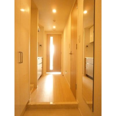※写真は同タイプ住戸です。(玄関)