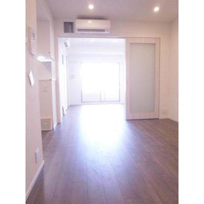 ※写真は同タイプ住戸です。(居間)